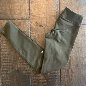 Ivivva girls size 10 leggings (army green)